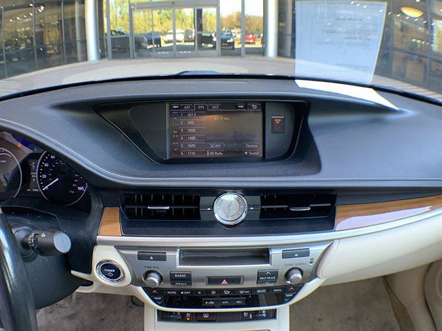 Used 2014 Lexus ES 300h w/ Premium Package w/Bamboo Trim FWD image 16