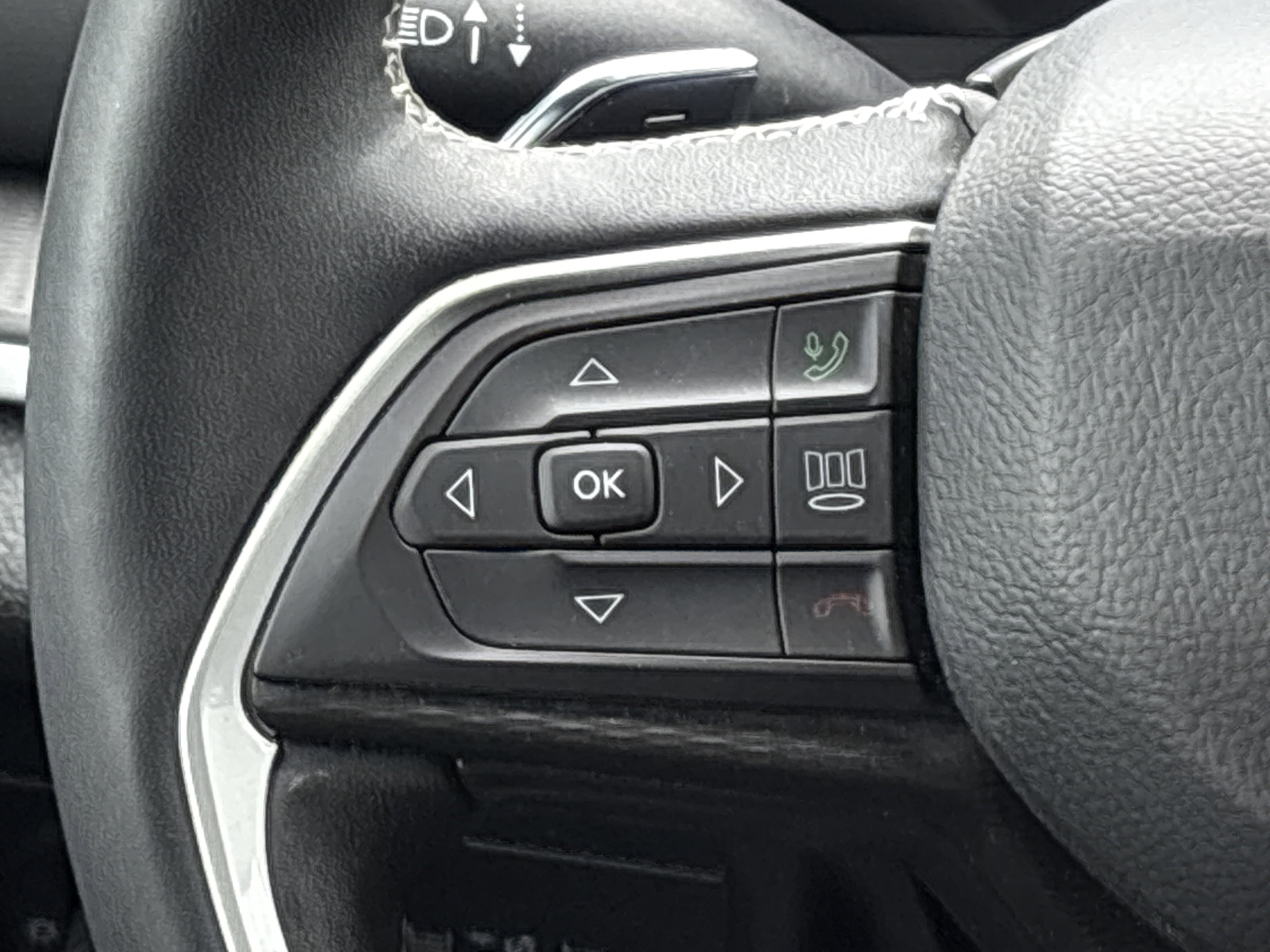 Certified 2023 Jeep Grand Cherokee Altitude AWD/4WD image 19