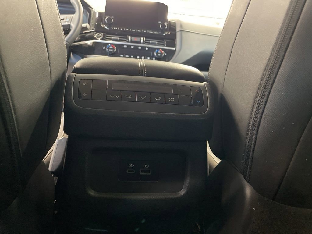 Used 2023 Nissan Pathfinder SL AWD/4WD image 21