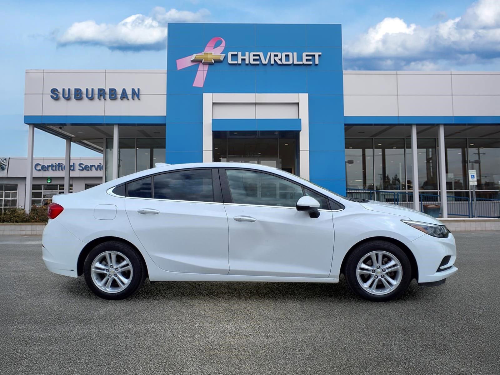 Used 2017 Chevrolet Cruze LT w/ Convenience Package FWD image 4
