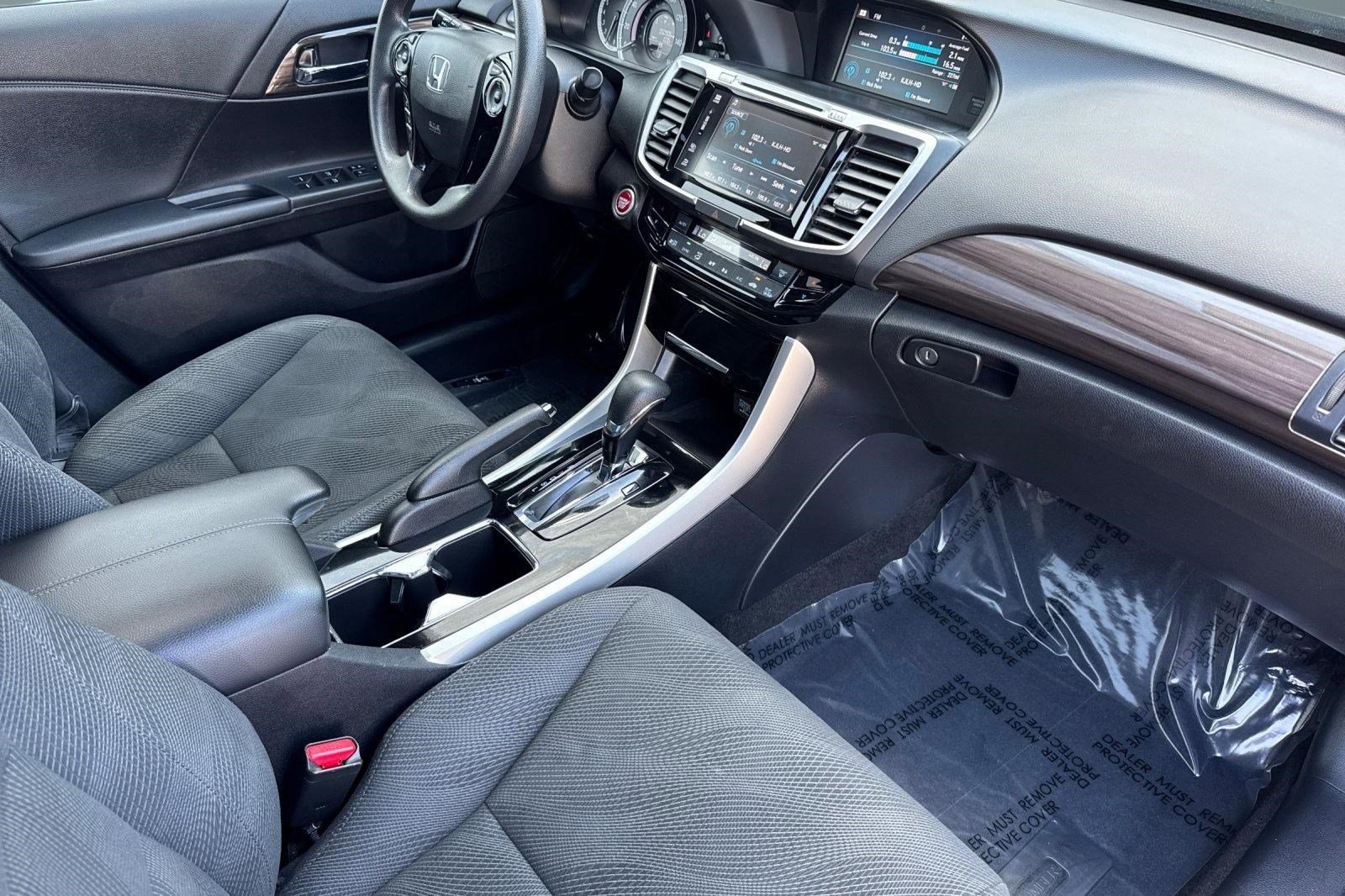 Used 2017 Honda Accord EX image 31