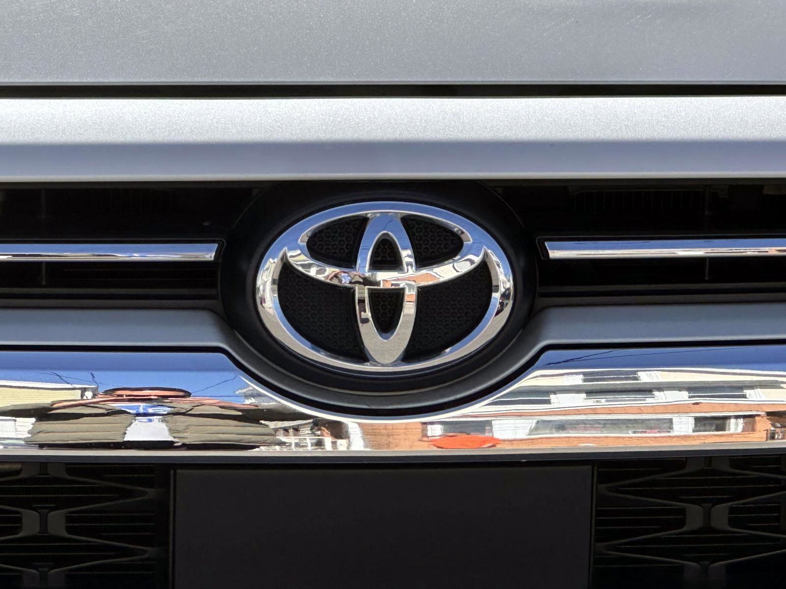 Used 2023 Toyota 4Runner Limited AWD/4WD image 9