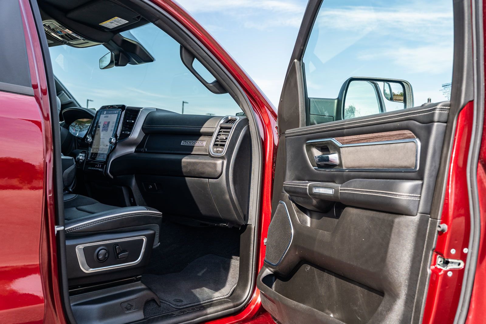 Used 2025 RAM 1500 Laramie image 14