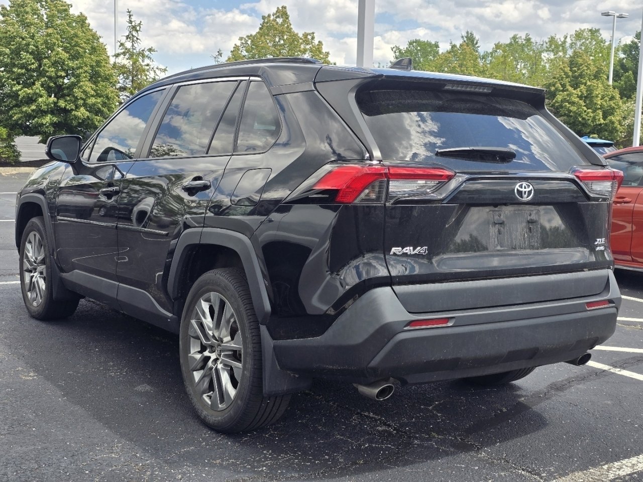 Certified 2020 Toyota RAV4 XLE Premium AWD/4WD image 5