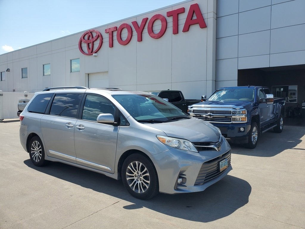 Used 2018 Toyota Sienna XLE Premium