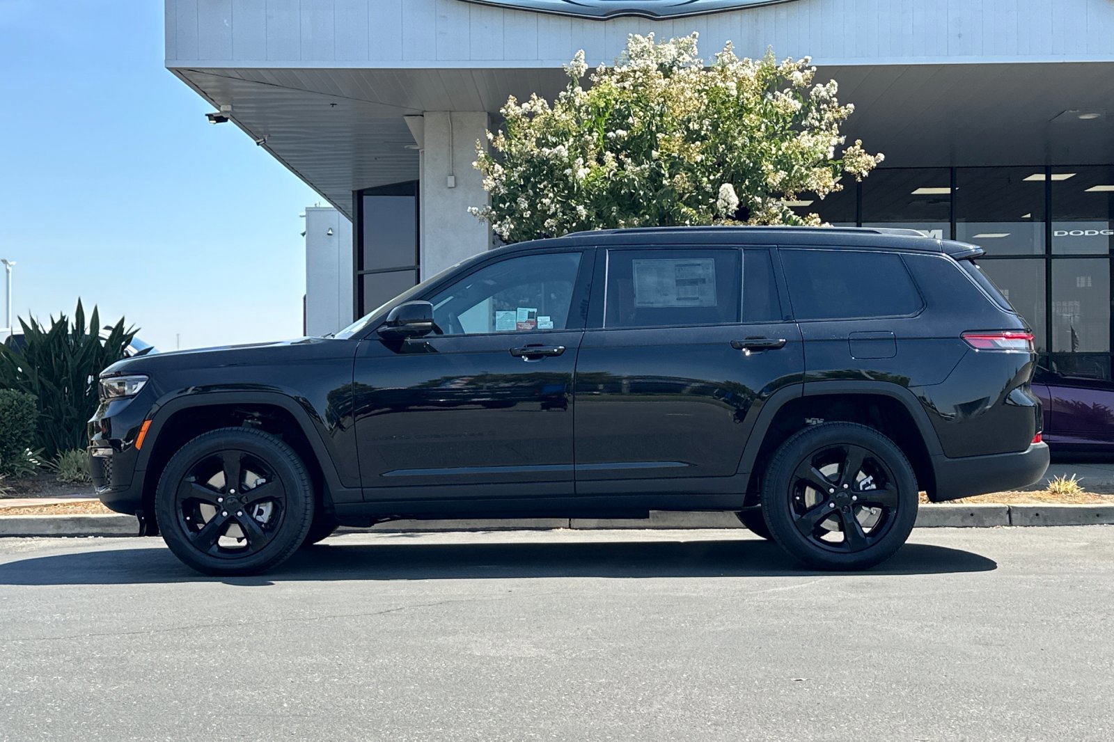 New 2025 Jeep Grand Cherokee L Limited w/ Luxury Tech Group II image 7