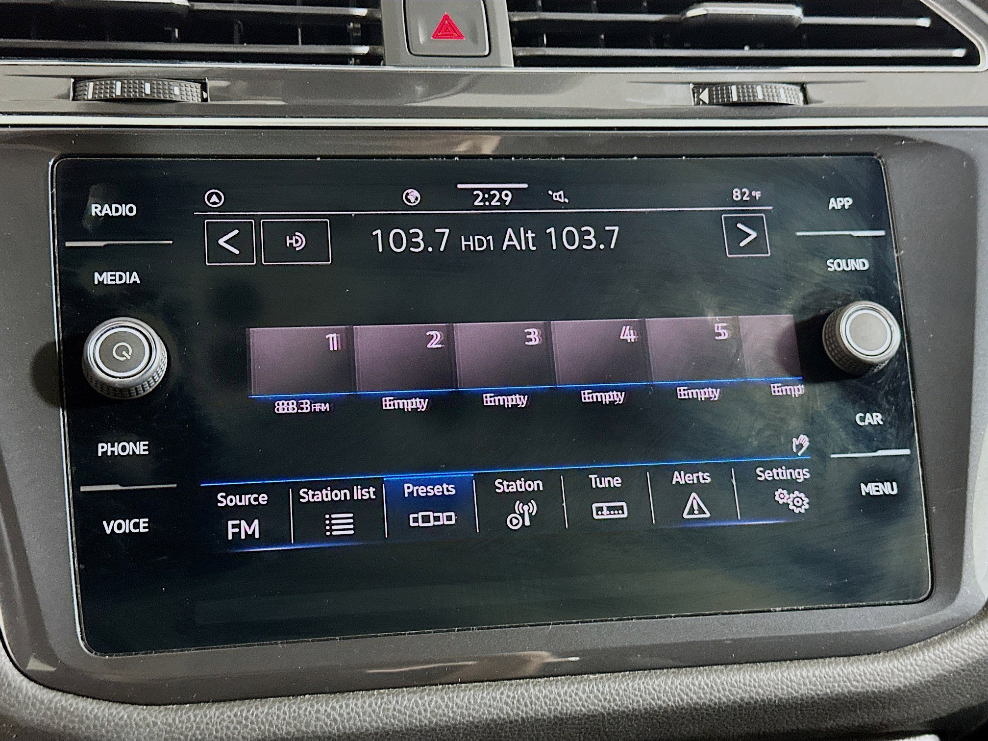 Used 2022 Volkswagen Tiguan SE image 21