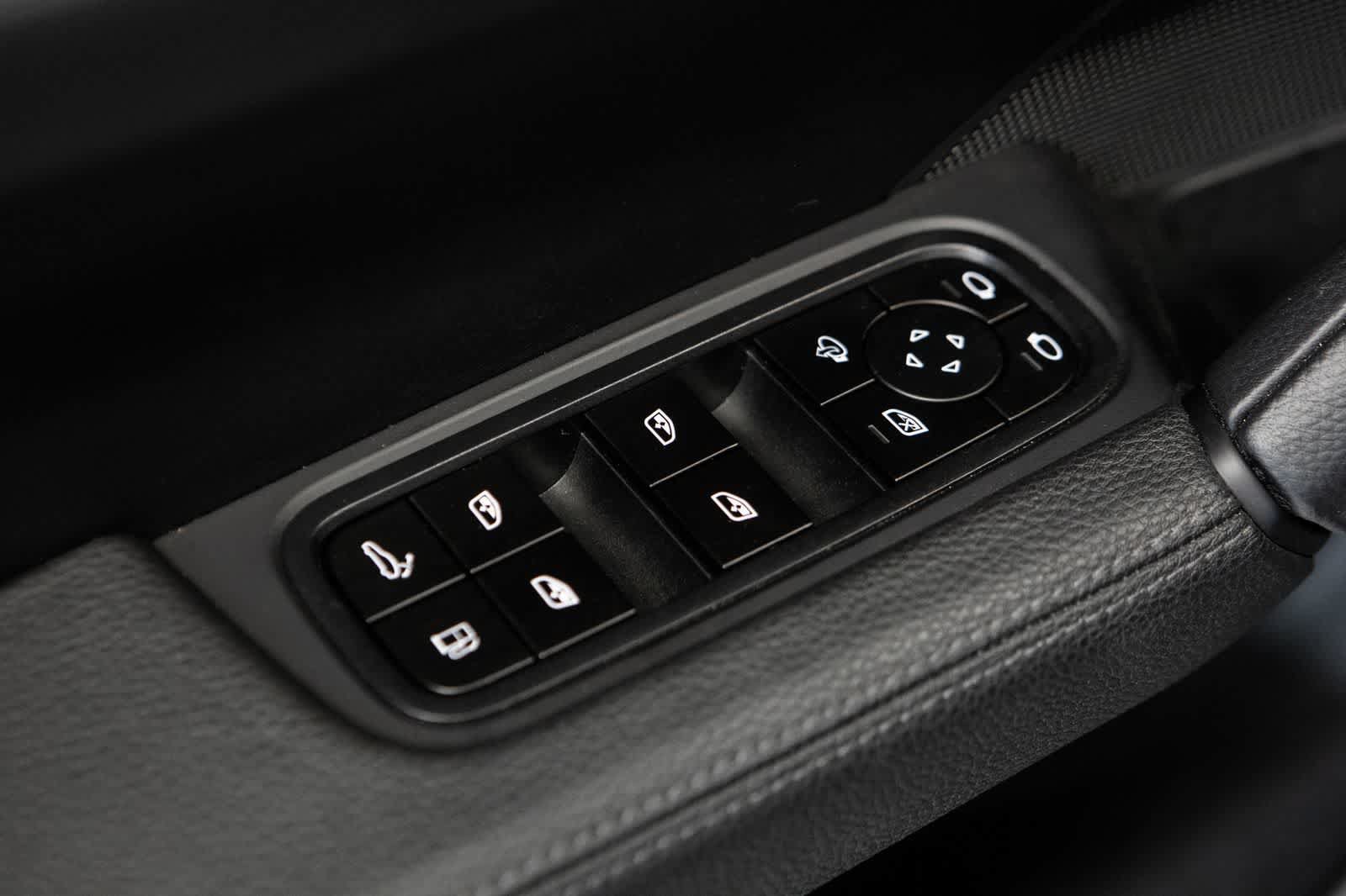 Certified 2024 Porsche Cayenne Coupe AWD/4WD image 20