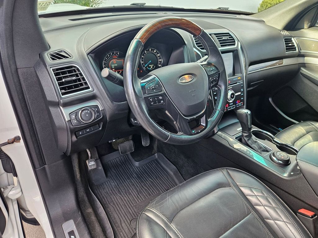 Used 2017 Ford Explorer Platinum image 13