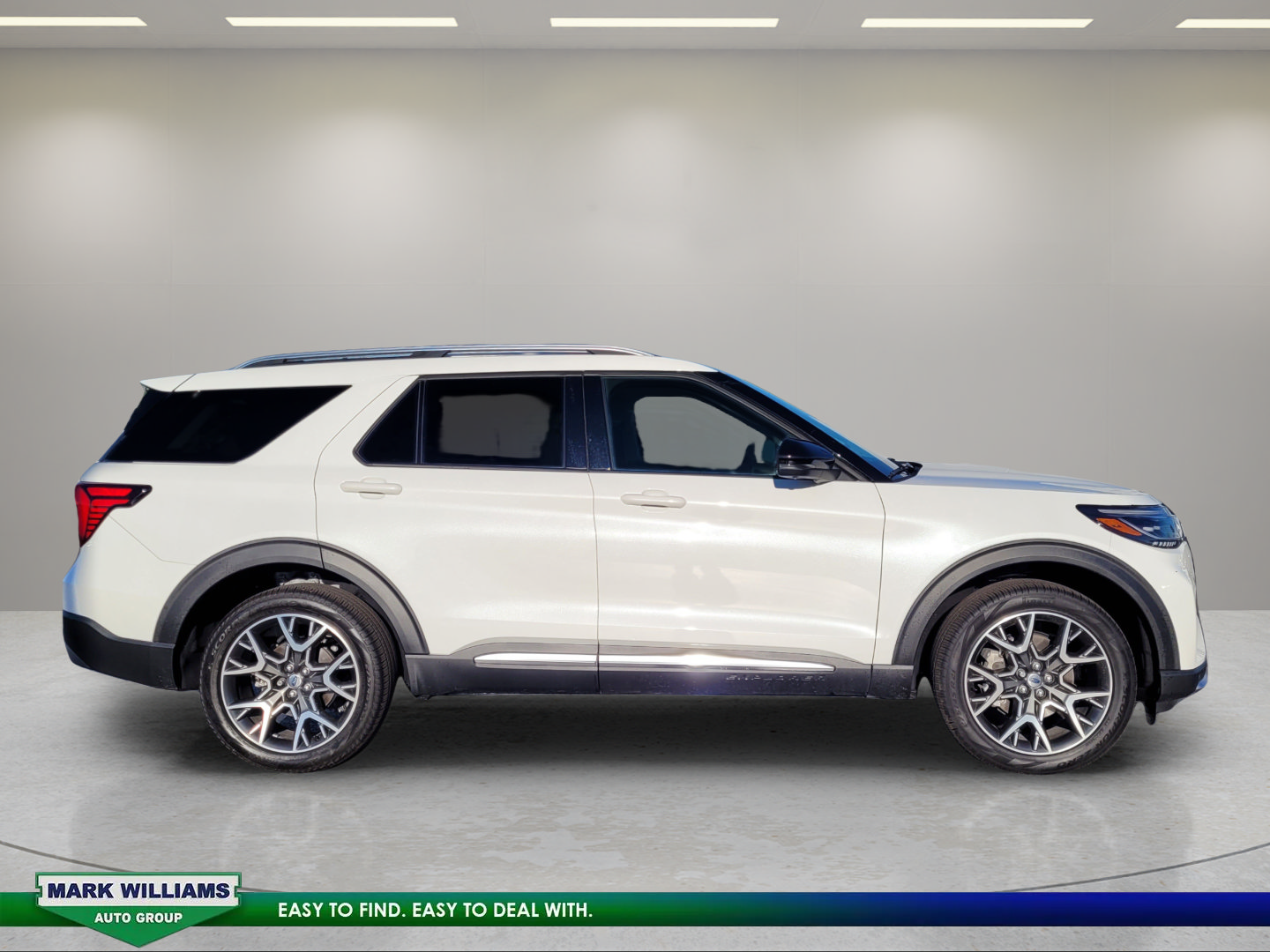 Used 2025 Ford Explorer Platinum w/ Ultimate Package AWD/4WD image 2