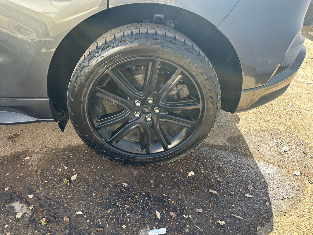 Used 2020 Ford Edge ST-Line w/ Cold Weather Package image 31