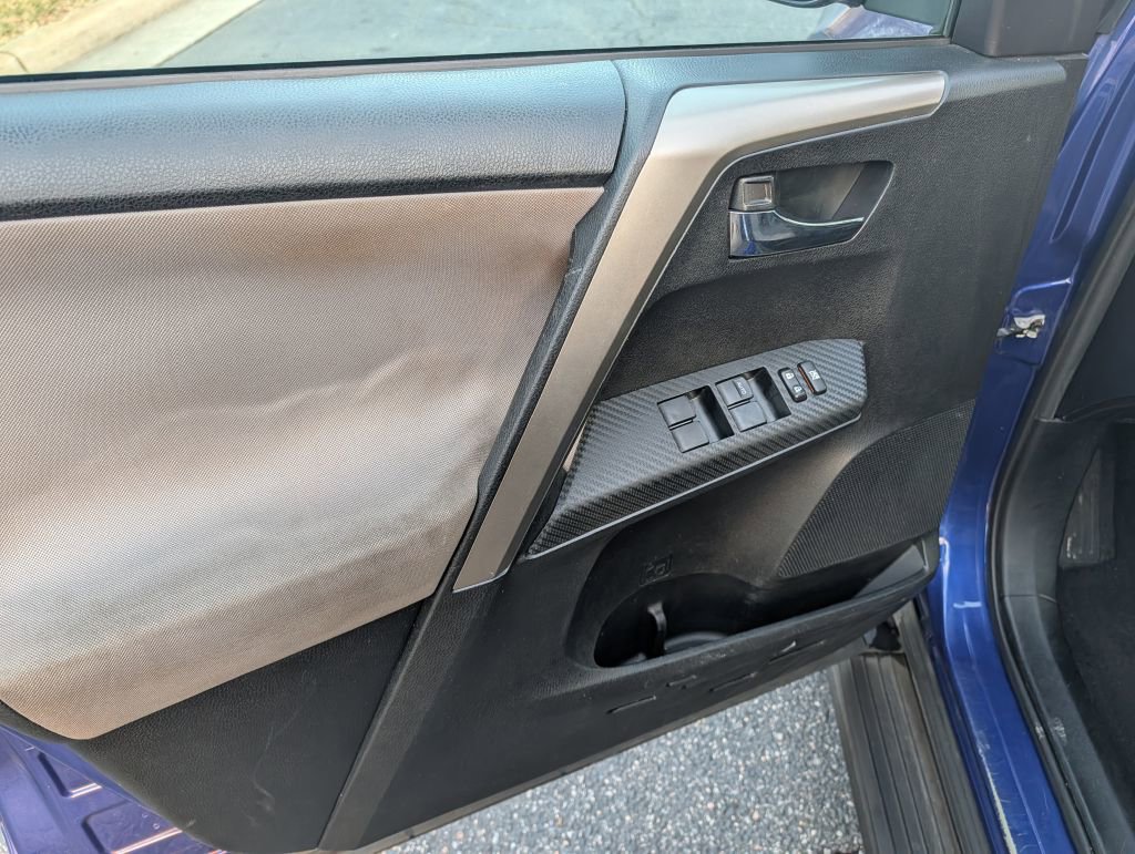 Used 2015 Toyota RAV4 XLE image 11