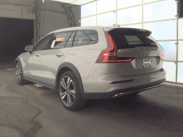 Used 2025 Volvo V60 B5 Cross Country Plus AWD/4WD image 3