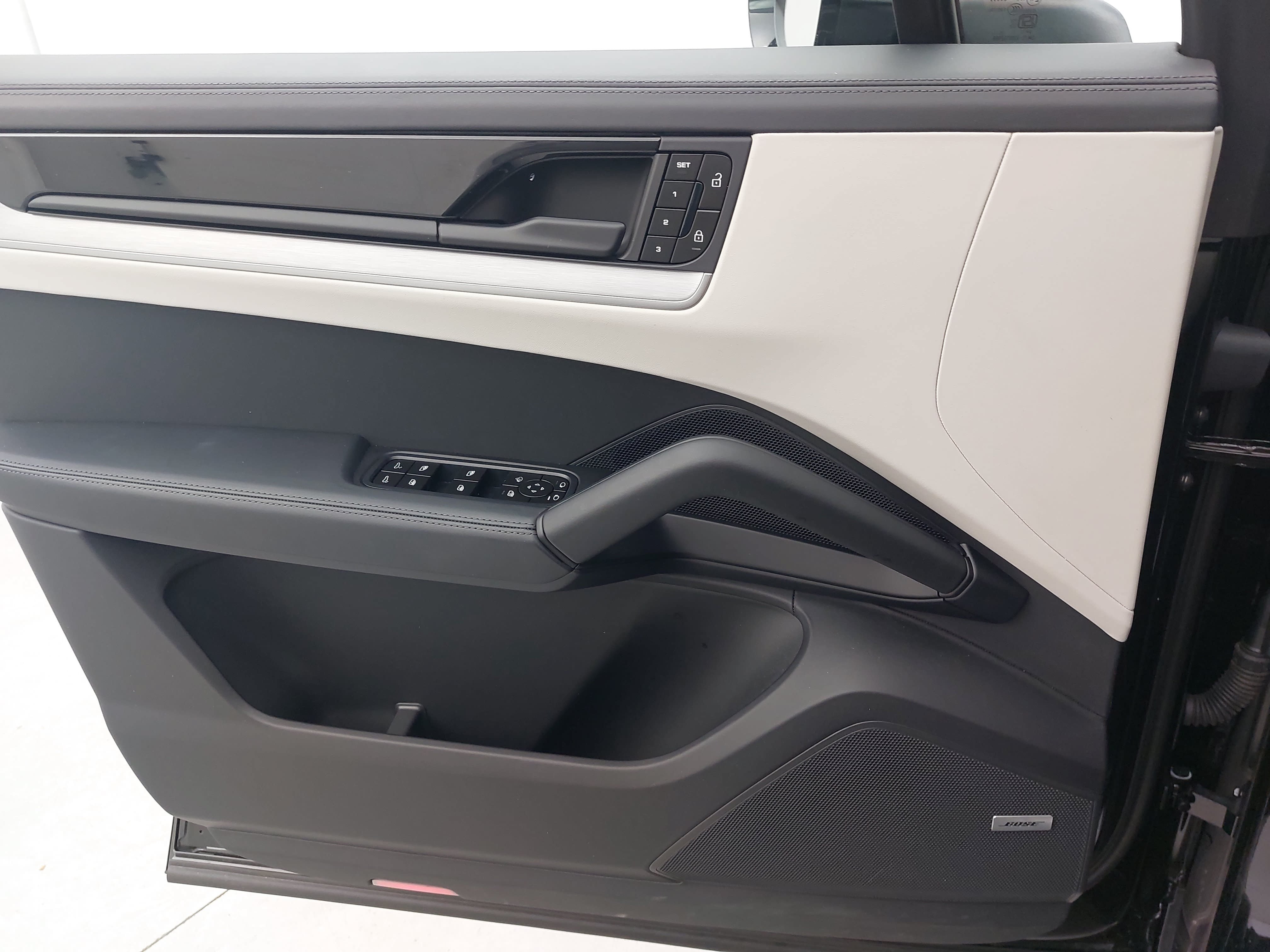 Certified 2026 Porsche Cayenne AWD/4WD image 29