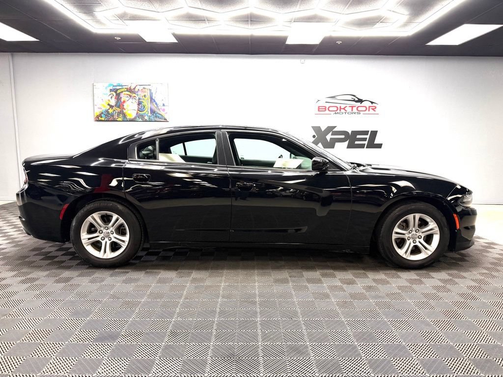 Used 2020 Dodge Charger SXT w/ Leather Interior Group RWD image 17
