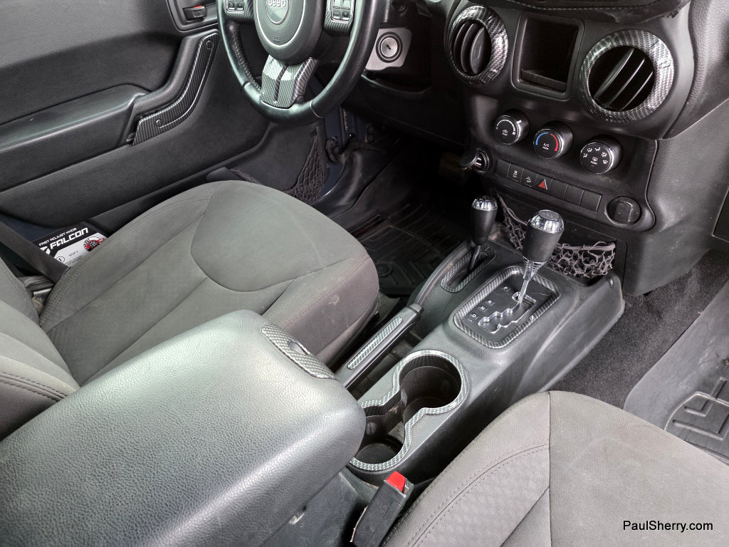 Used 2016 Jeep Wrangler Unlimited Sport w/ Connectivity Group AWD/4WD image 28