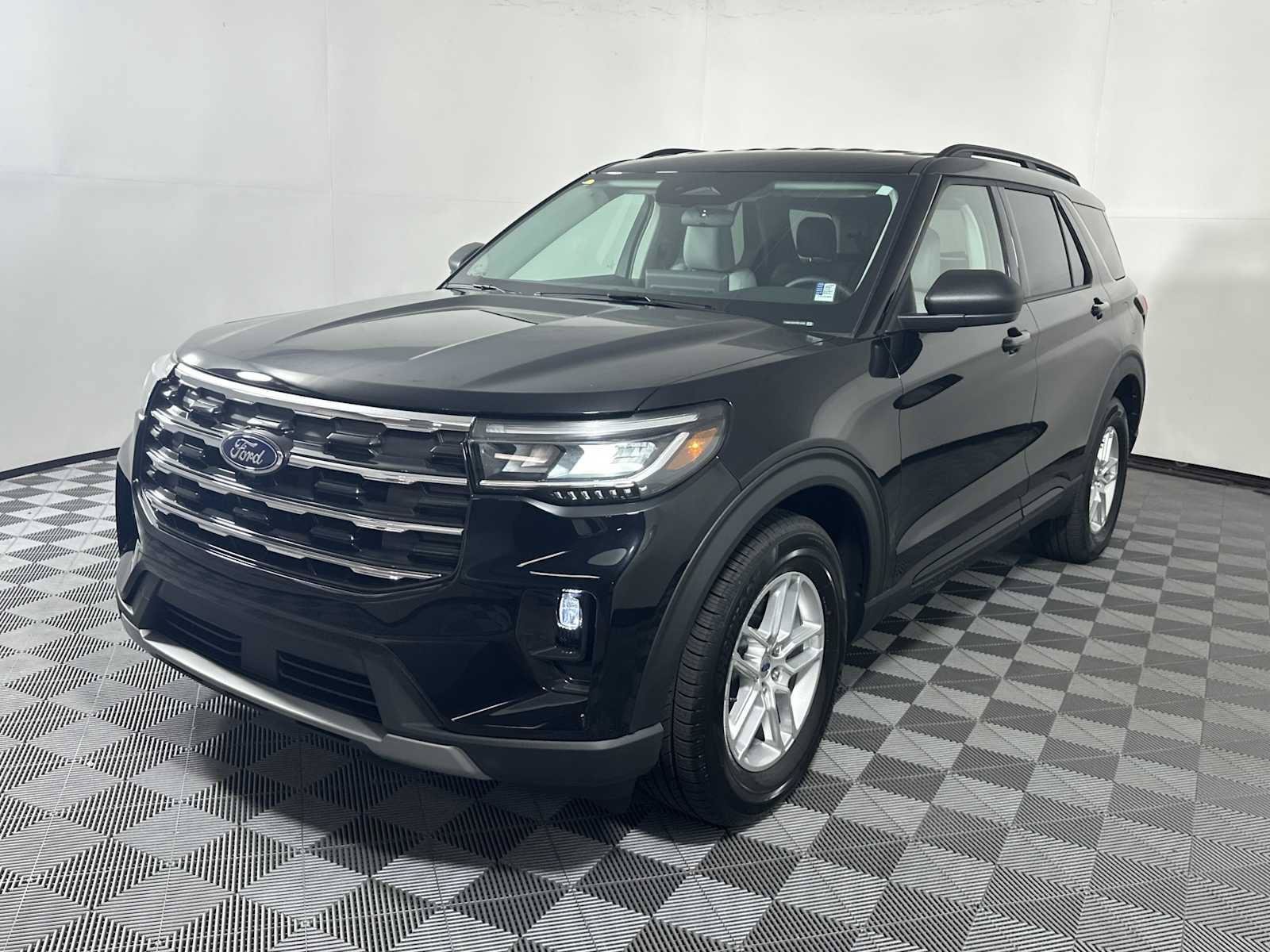 New 2026 Ford Explorer Active w/ Active Comfort Package RWD image 3