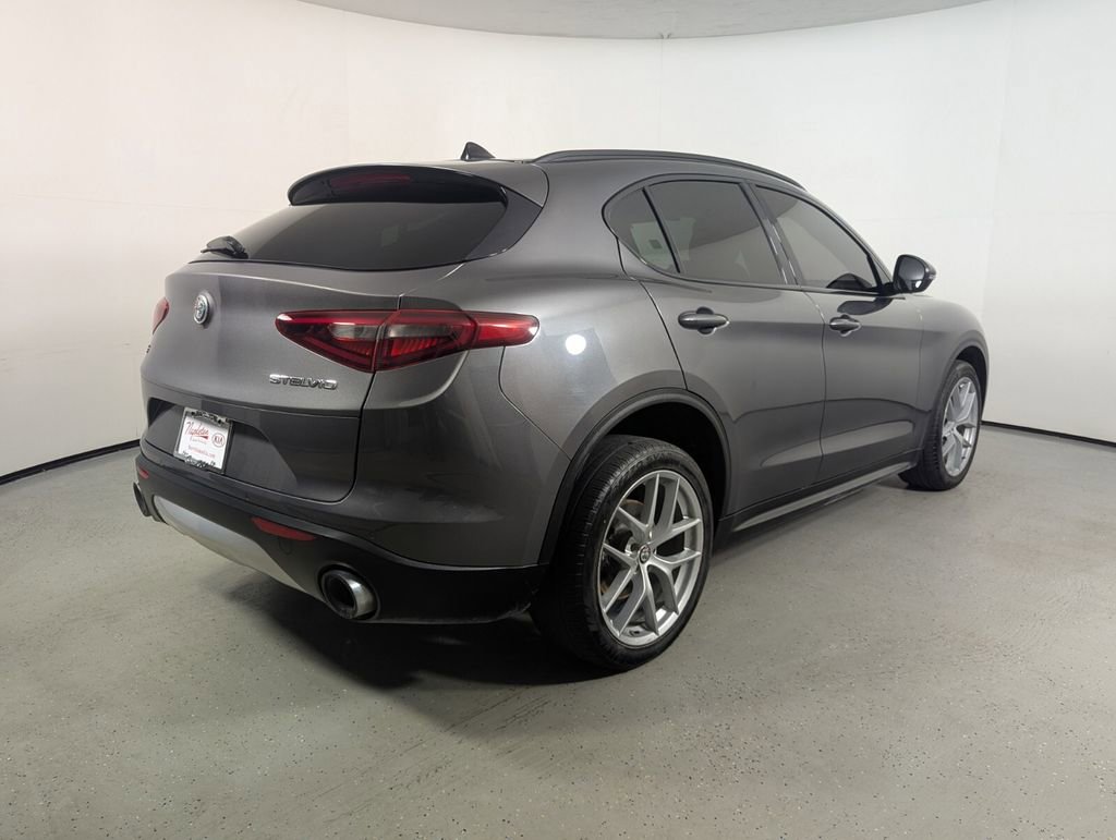 Used 2018 Alfa Romeo Stelvio Ti Sport AWD/4WD image 7