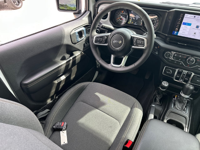 Used 2026 Jeep Wrangler Unlimited Sahara AWD/4WD image 18