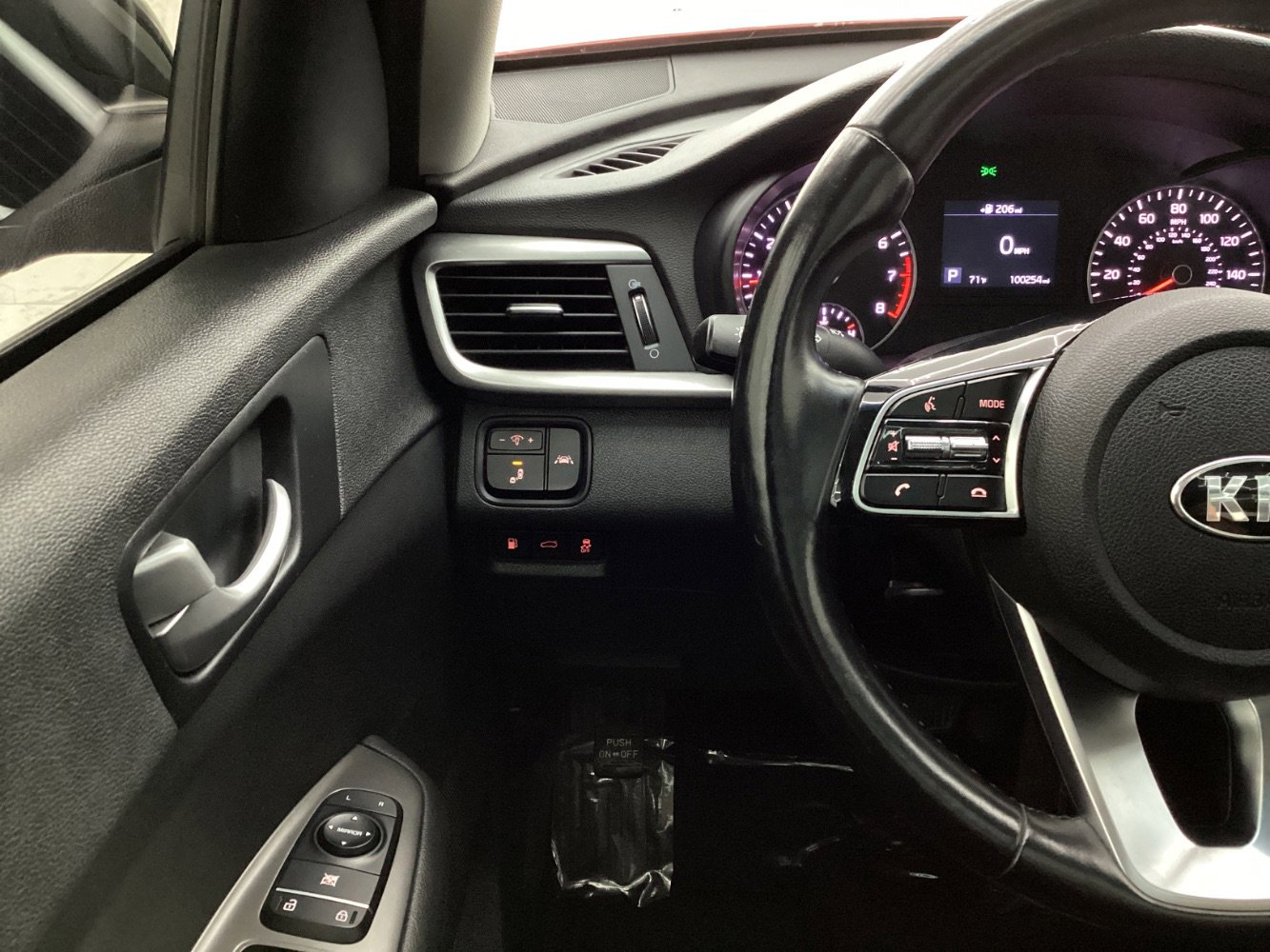 Used 2020 Kia Optima SE image 31