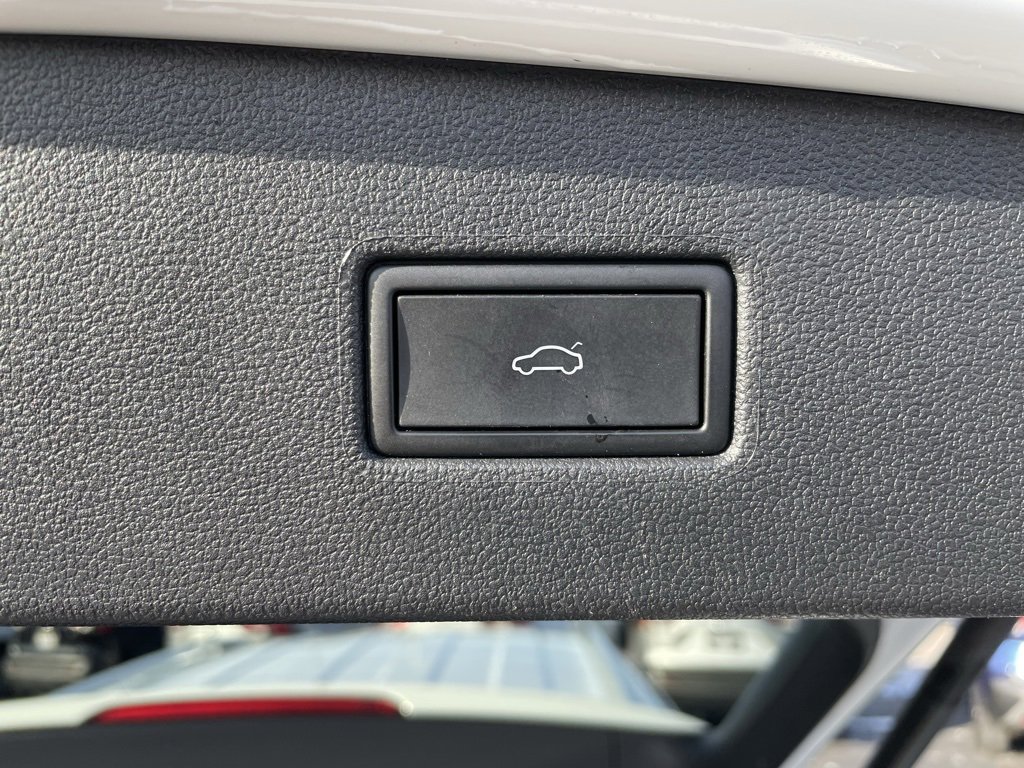 Used 2024 Volkswagen Tiguan Wolfsburg Edition image 35