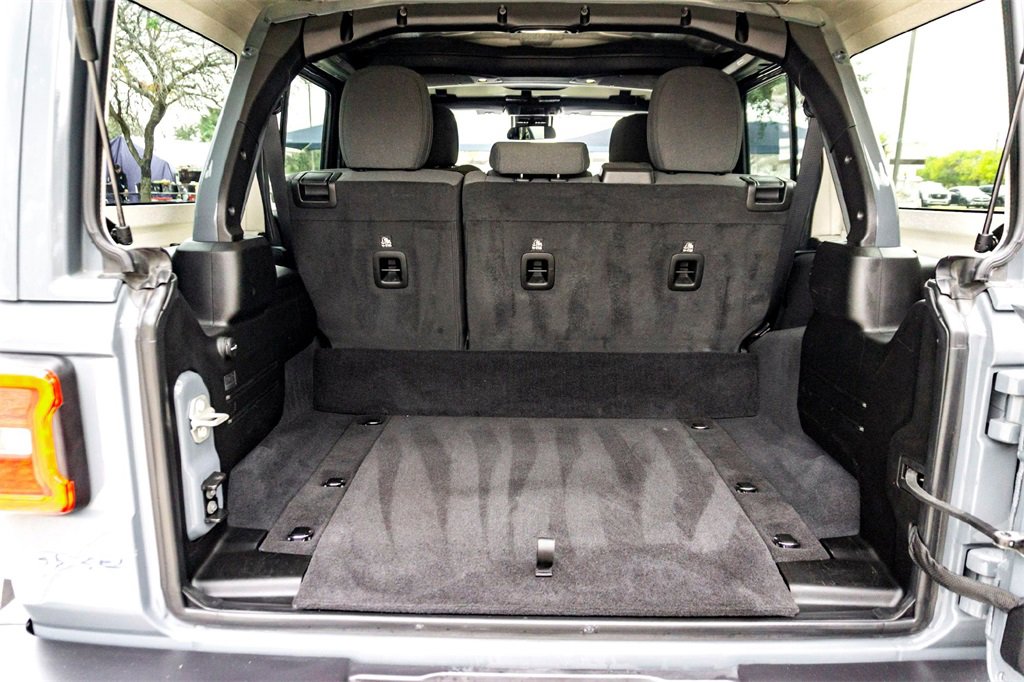 Used 2024 Jeep Wrangler Unlimited Sahara image 30