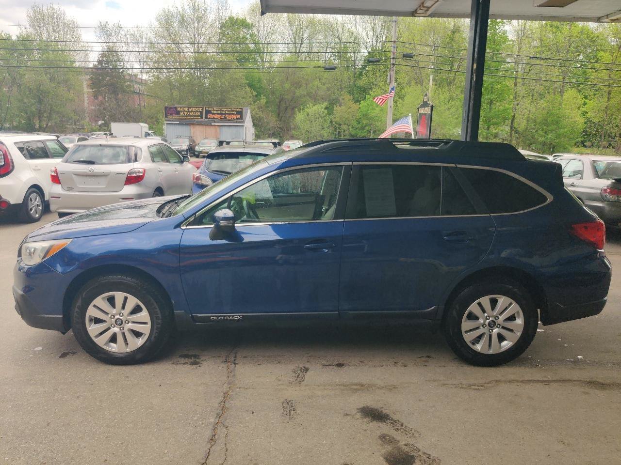 Used 2017 Subaru Outback 2.5i Premium AWD/4WD image 3