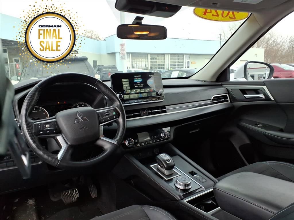 Used 2024 Mitsubishi Outlander SE image 10