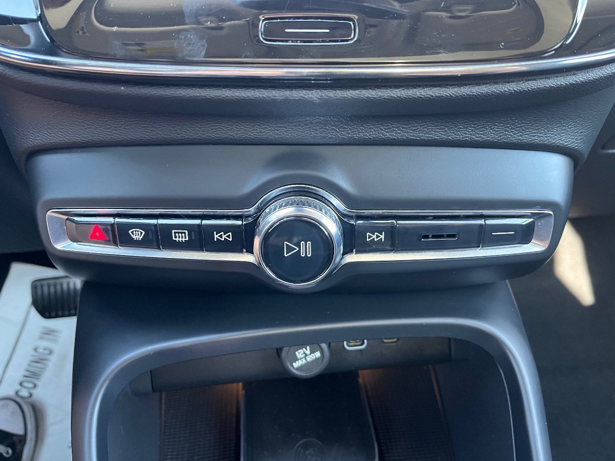 Used 2023 Volvo XC40 B5 Plus AWD/4WD image 16
