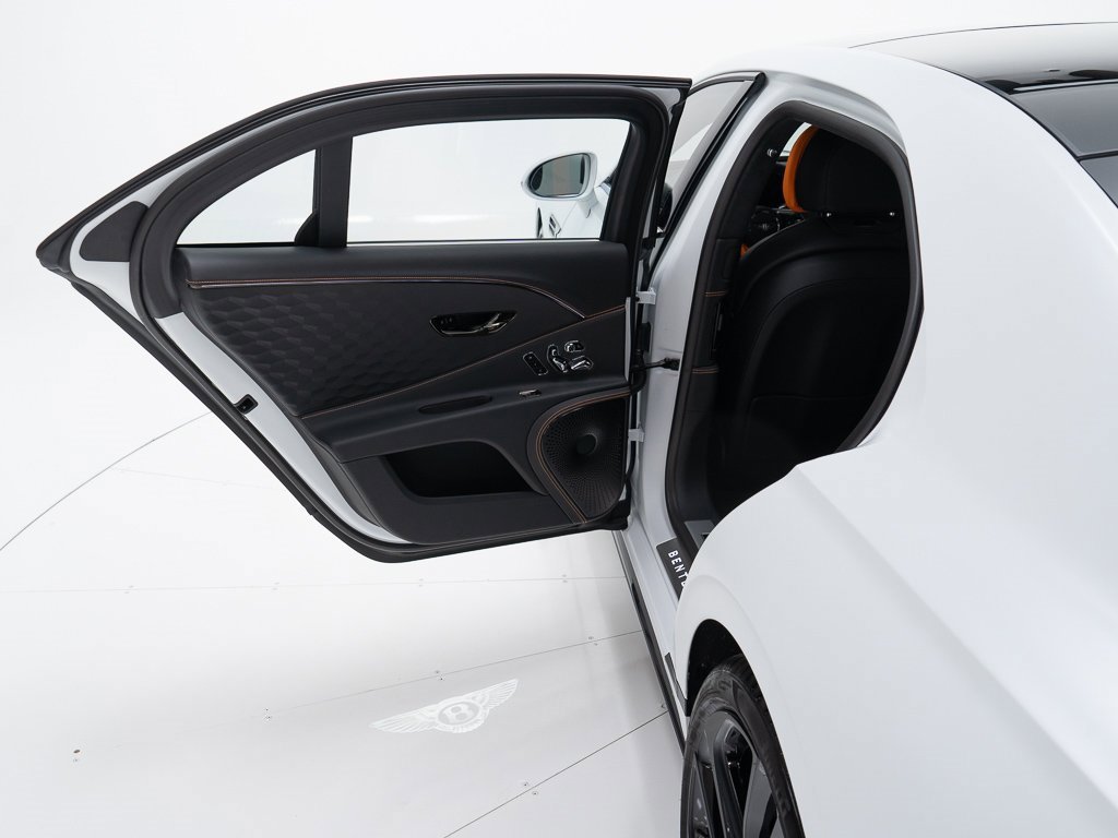 Used 2025 Bentley Flying Spur Plug-In Hybrid image 21