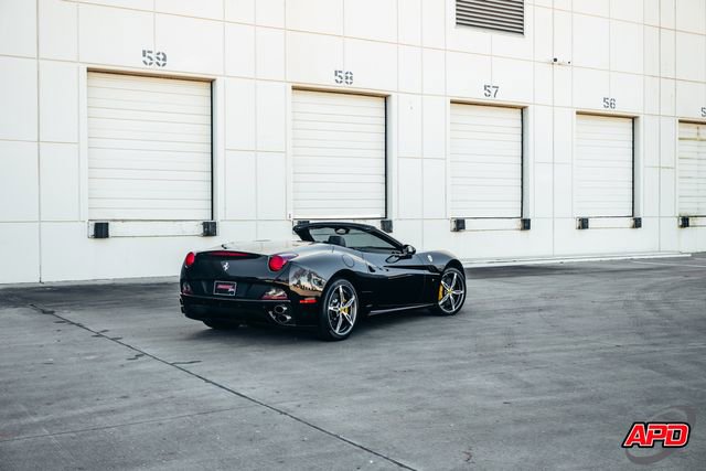 Used 2014 Ferrari California image 21