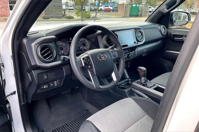 Used 2022 Toyota Tacoma TRD Off-Road image 14