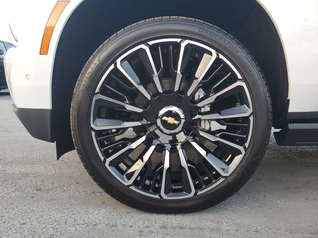 New 2026 Chevrolet Suburban High Country image 4