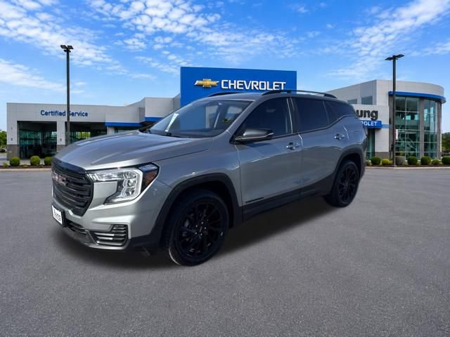 Certified 2023 GMC Terrain SLE w/ Driver Convenience Package AWD/4WD image 3