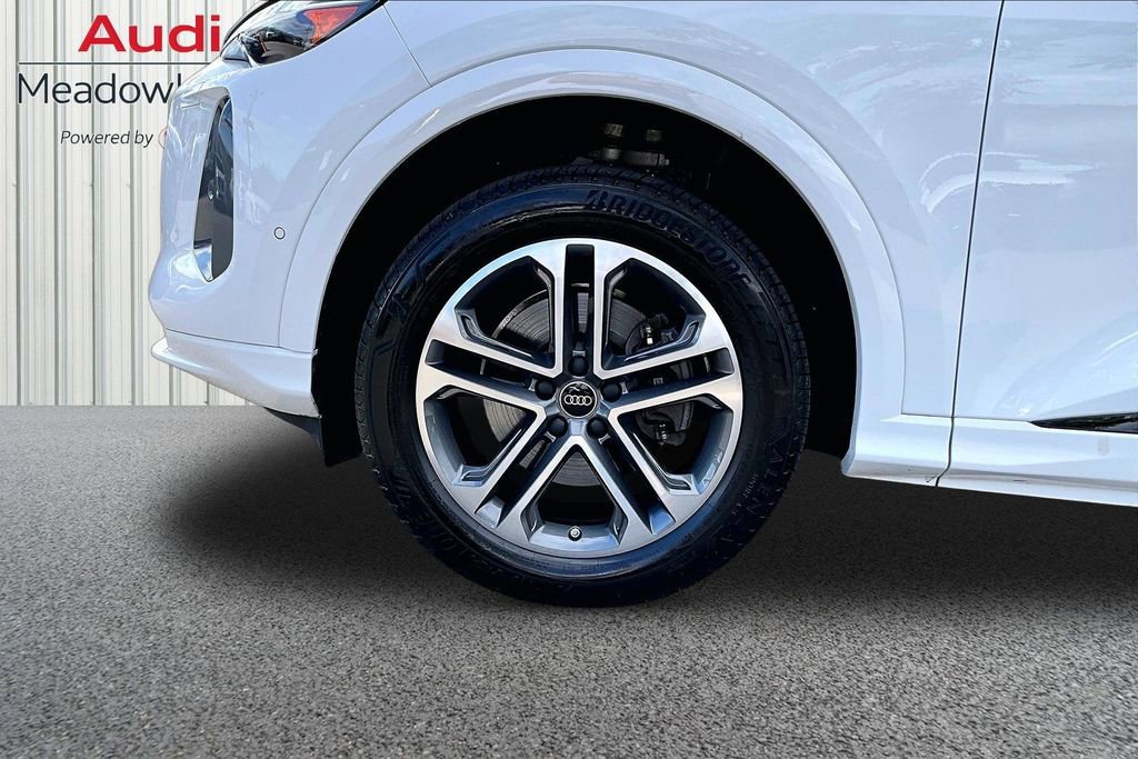 Used 2025 Audi Q5 Premium w/ Convenience Package AWD/4WD image 34