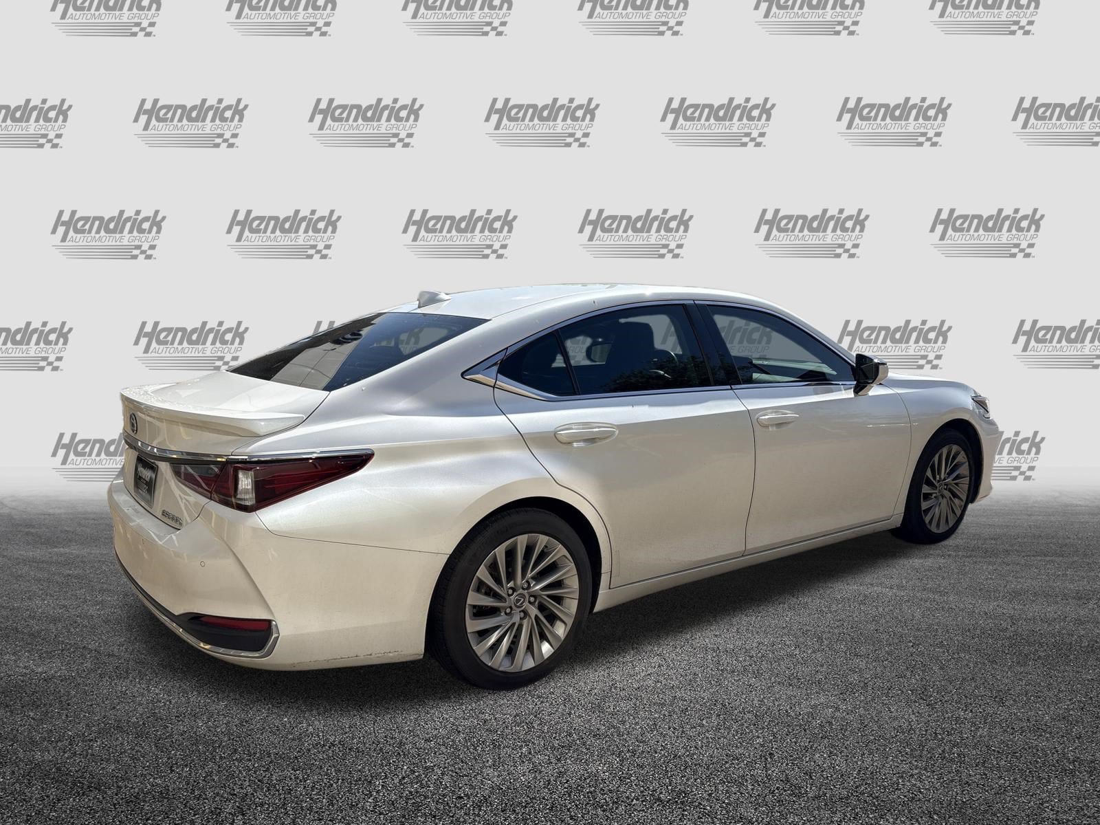 Used 2023 Lexus ES 300h w/ Accessory Package (Z2) FWD image 10