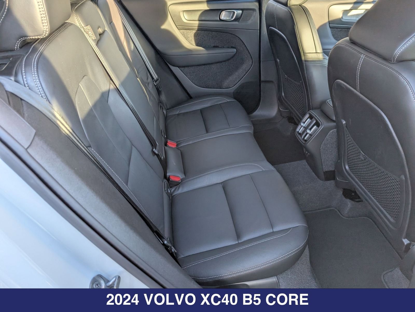 Used 2024 Volvo XC40 B5 Core AWD/4WD image 23