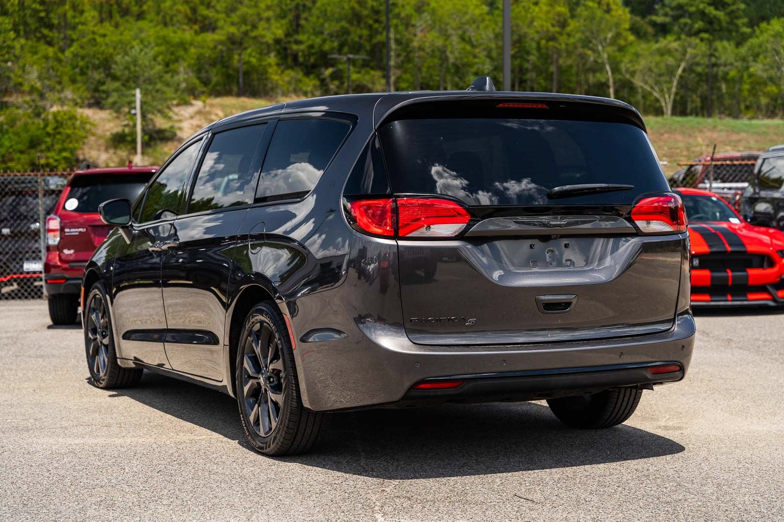Used 2020 Chrysler Pacifica Touring w/ S Appearance Package FWD image 5