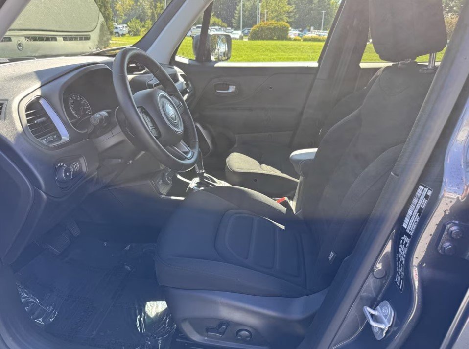 Used 2022 Jeep Renegade Latitude w/ Convenience Group image 9