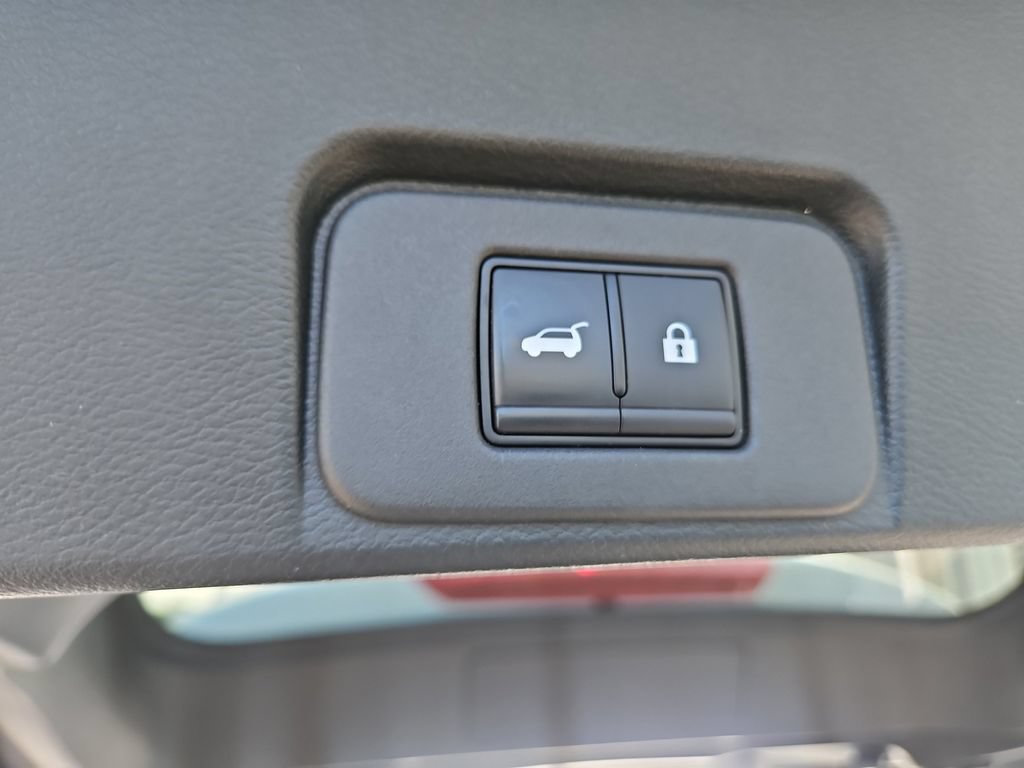 Used 2025 Nissan Rogue SV AWD/4WD image 12