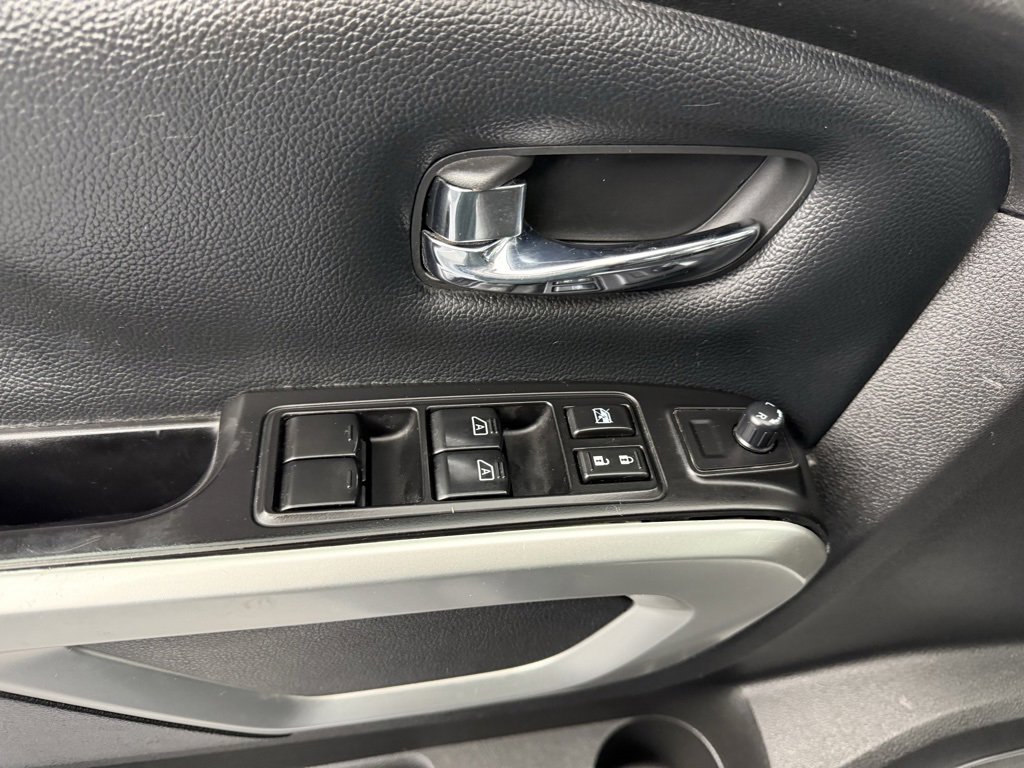 Used 2017 Nissan Titan SL image 23