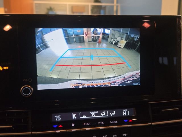 Used 2025 Toyota Sienna LE image 17