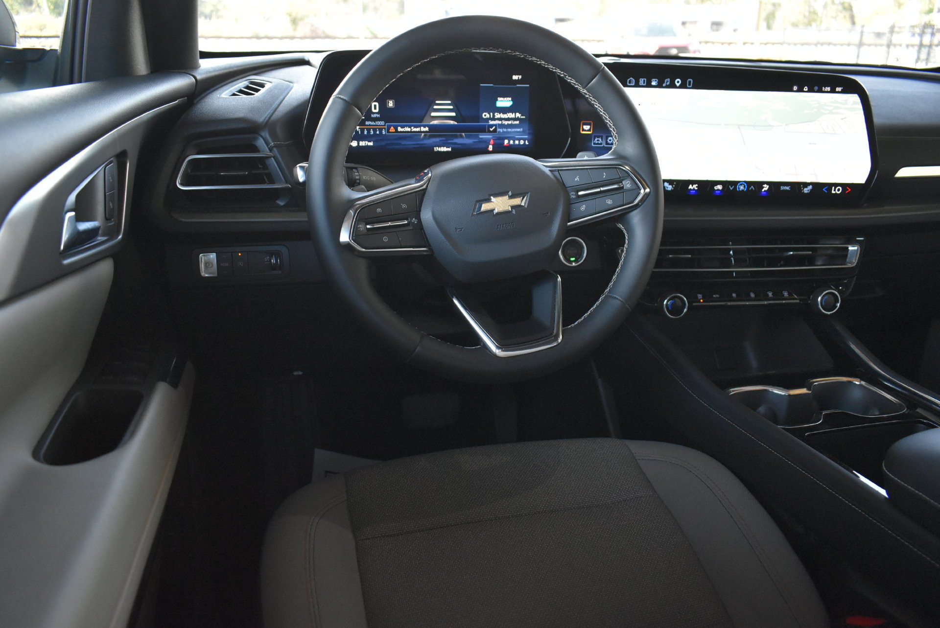 Used 2026 Chevrolet Traverse LT w/ Driver Confidence Package FWD image 18