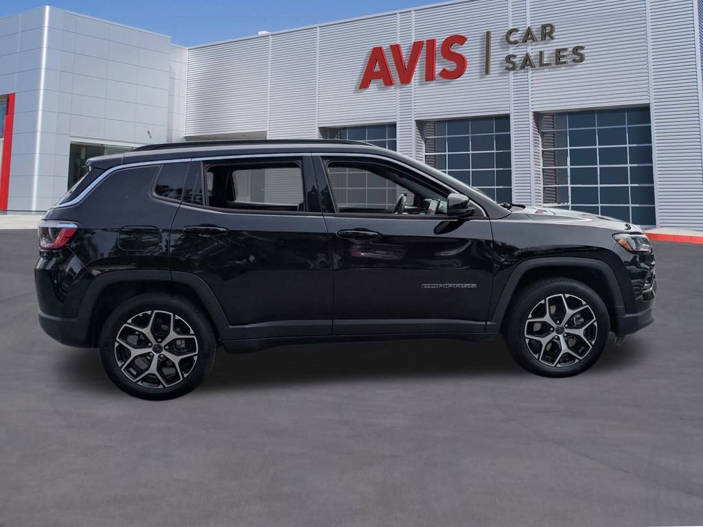 Used 2025 Jeep Compass Limited image 5