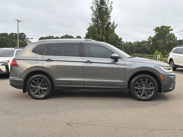 Used 2024 Volkswagen Tiguan SE FWD image 3
