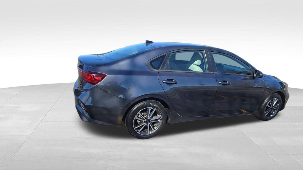 Used 2022 Kia Forte LXS image 9