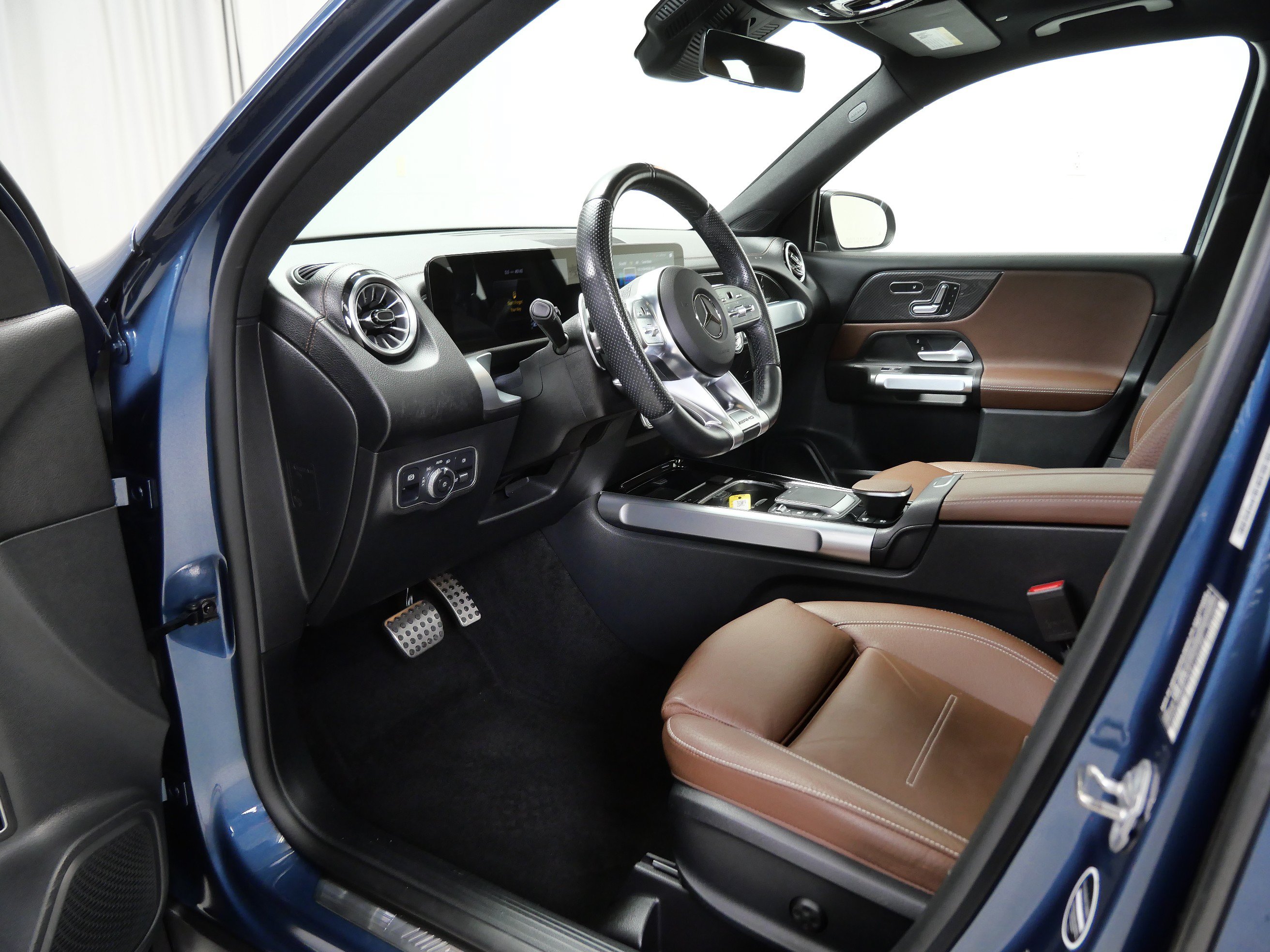 Certified 2022 Mercedes-Benz GLB 35 AMG 4MATIC image 15