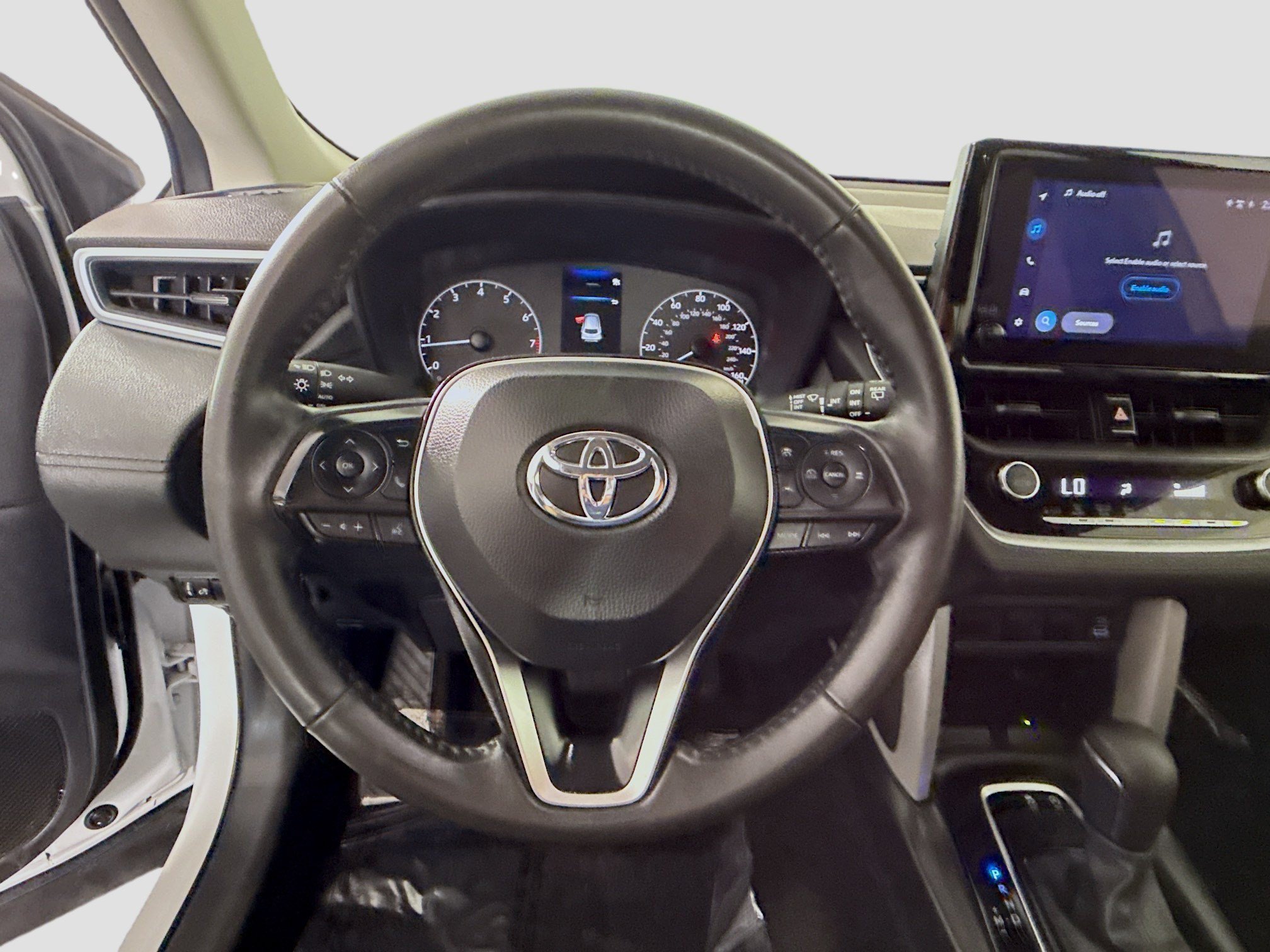 Used 2024 Toyota Corolla Cross LE FWD image 13