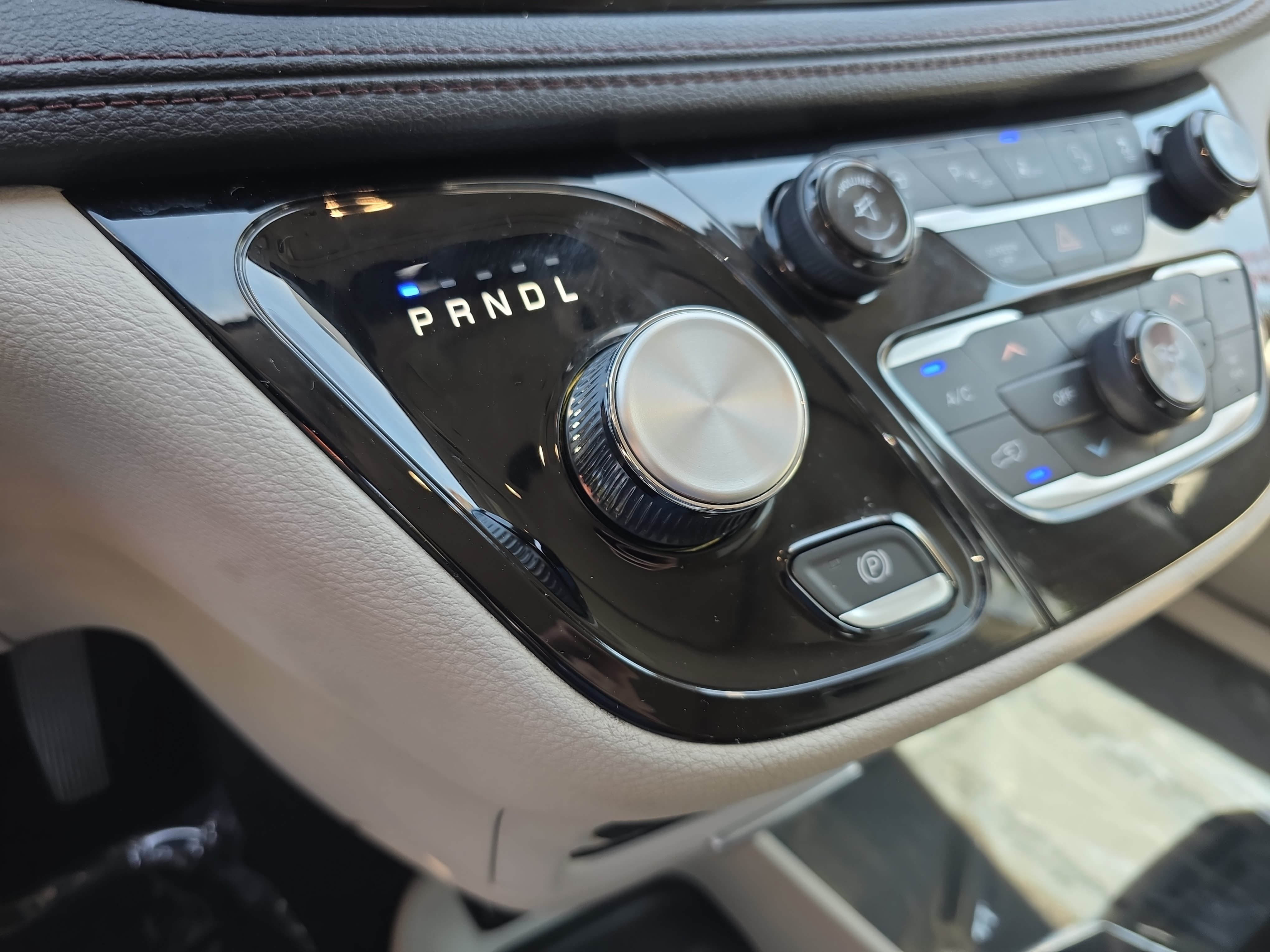 Used 2017 Chrysler Pacifica Limited FWD image 23