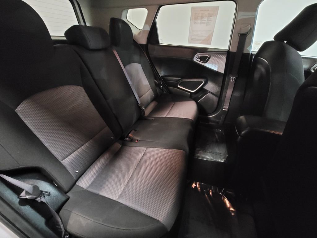 Used 2022 Kia Soul LX image 7
